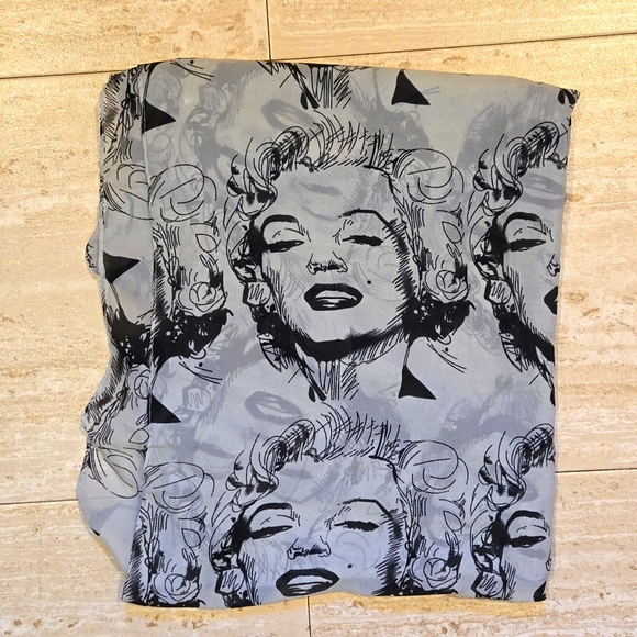 Accessories - Iconic Marilyn Monroe Light Gray Silk Blend Unique Sheer Scarf